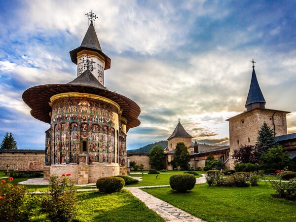 Ruta de los monasterios pintados en Bucovina: guía completa