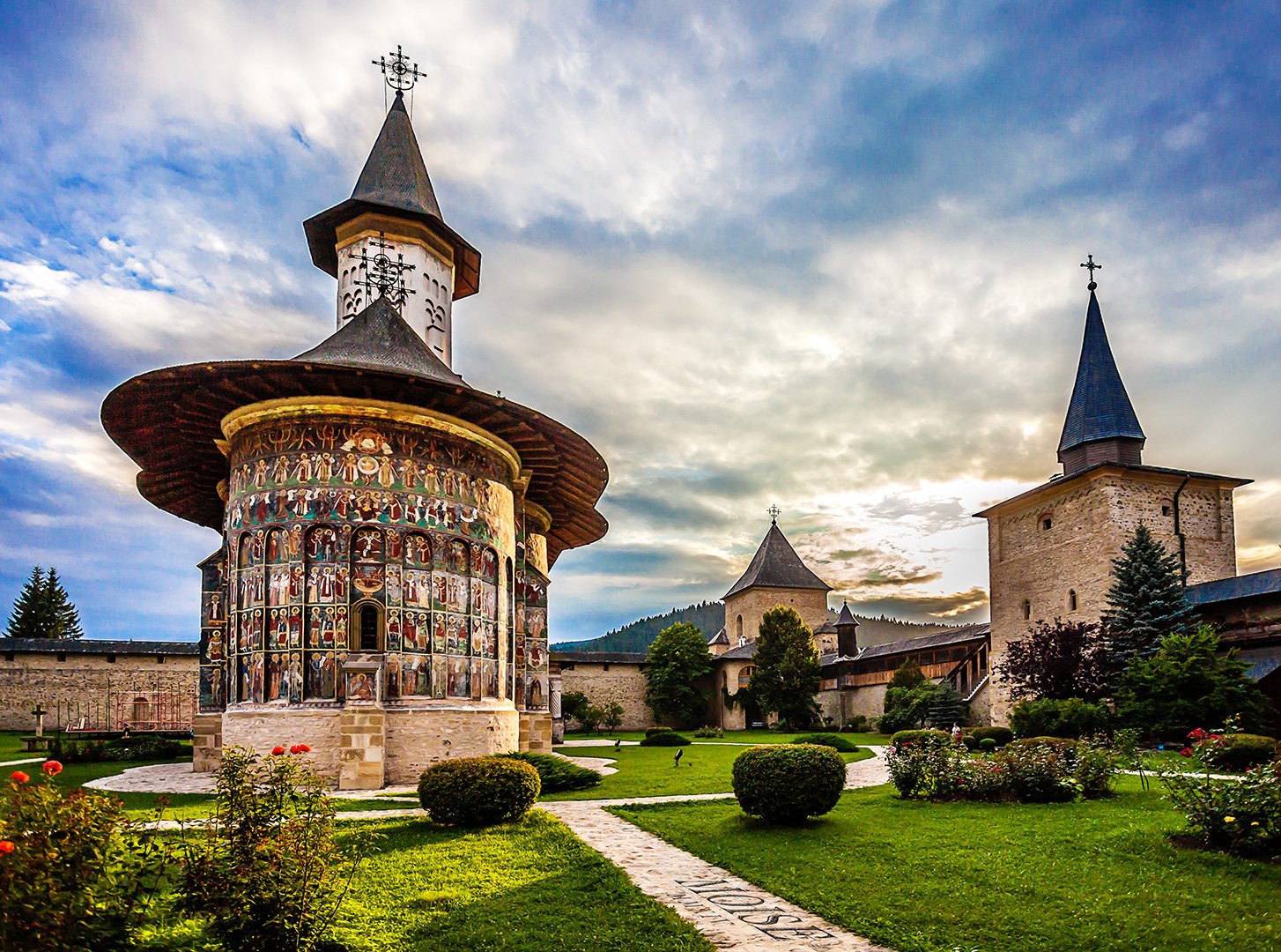 Ruta de los monasterios pintados en Bucovina: guía completa